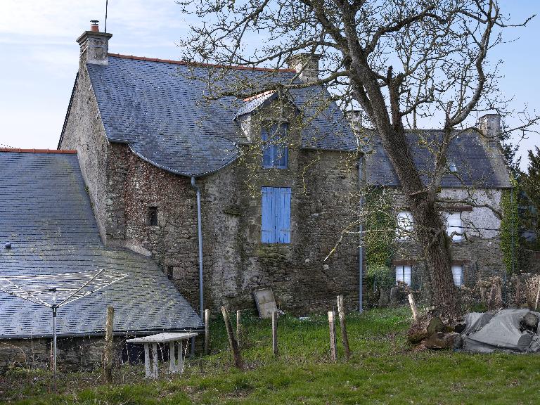 Les maisons et les fermes de la commune de Pluherlin