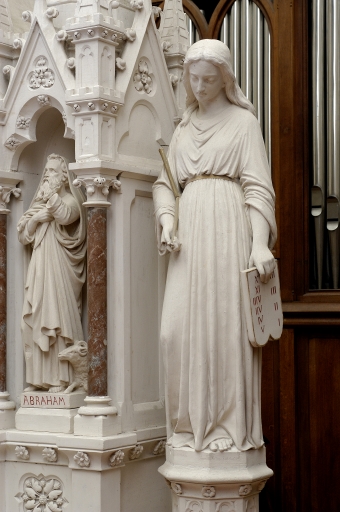 Ensemble de 2 statues sur socles : L'Eglise et La Synagogue