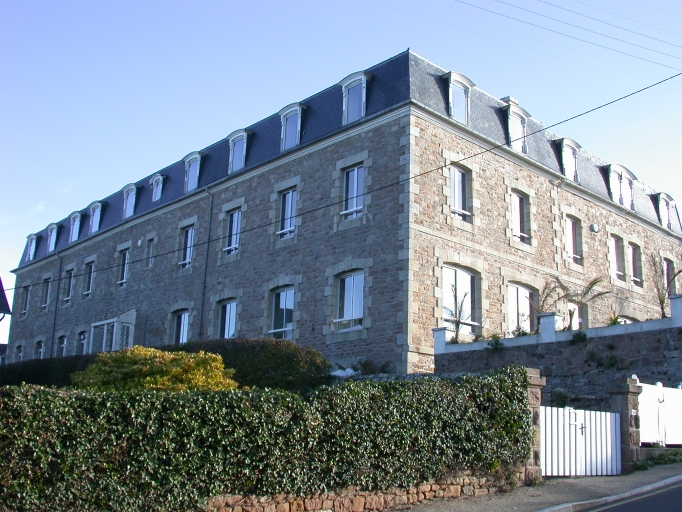 Hôtel de voyageurs dit Hôtel d'Angleterre, puis centre de vacances de la ville de Drancy, 24 rue de Molène, Trozoul (Trébeurden)