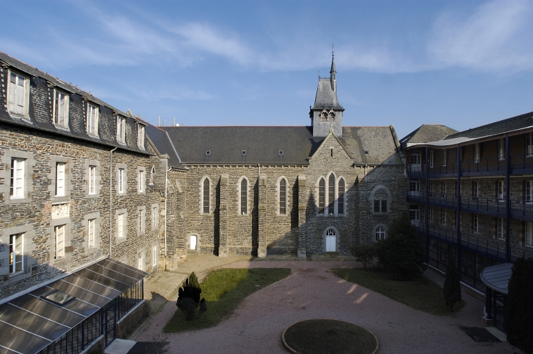 Couvent puis petit séminaire Sainte Croix, Rue du Prieuré ;  Rue Sainte-Croix (Châteaugiron)