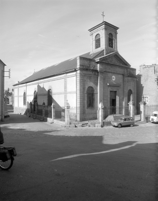 Eglise paroissiale Notre-Dame-des-Fontaines, place Yves Le Trocquer (Pontrieux)