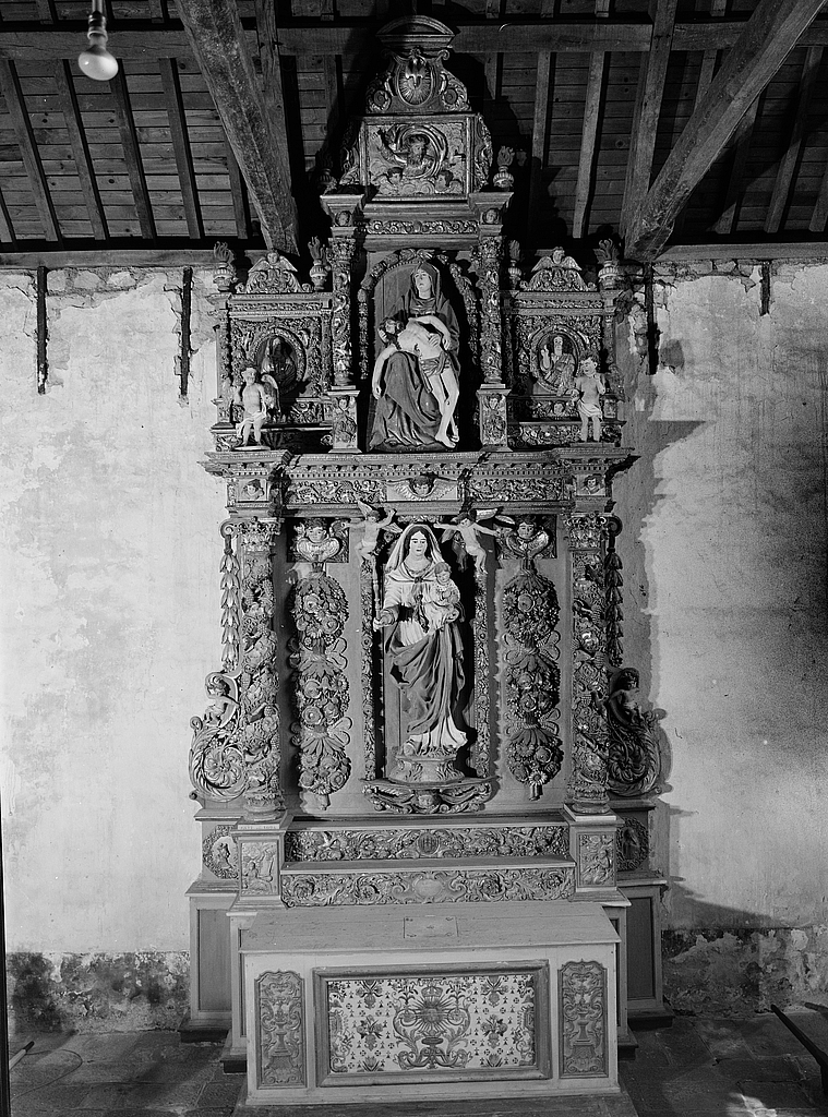 Autel, gradins d'autel (2), retable (autel secondaire, autel tombeau, retable architecturé), de Notre-Dame-de-Grâces, chapelle Saint-Tugen (Primelin)