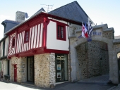 Maison à boutique, 4-6 rue du Cheval Blanc (La Guerche-de-Bretagne)