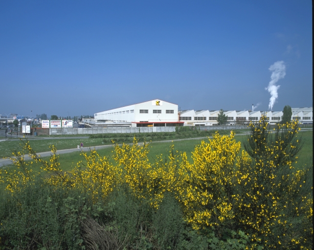 Usine de roulements et de pièces détachées en matière plastique Citroën, puis PSA Peugeot Citroën, actuellement Gomma CF, la Barre-Thomas (Rennes)