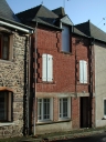 Maison à boutique, 18 rue de la Saulnerie (Montfort-sur-Meu)