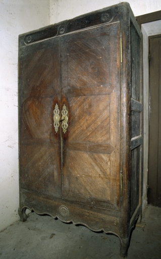 Armoire (Dolo fusionnée en Jugon-les-Lacs - Commune nouvelle en 2016, puis Jugon-les-Lacs en 2024)