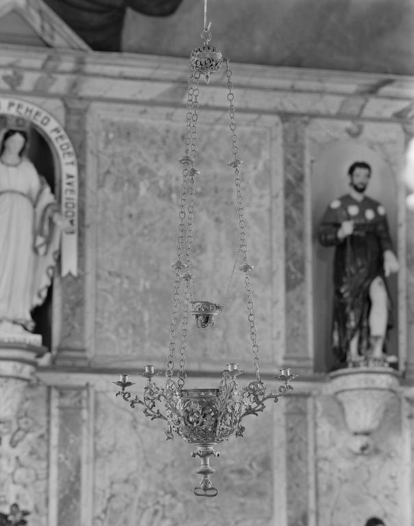 Lampe de sanctuaire (suspendue), style néo-roman, chapelle Notre-Dame-du-Bon-Voyage (Séné)