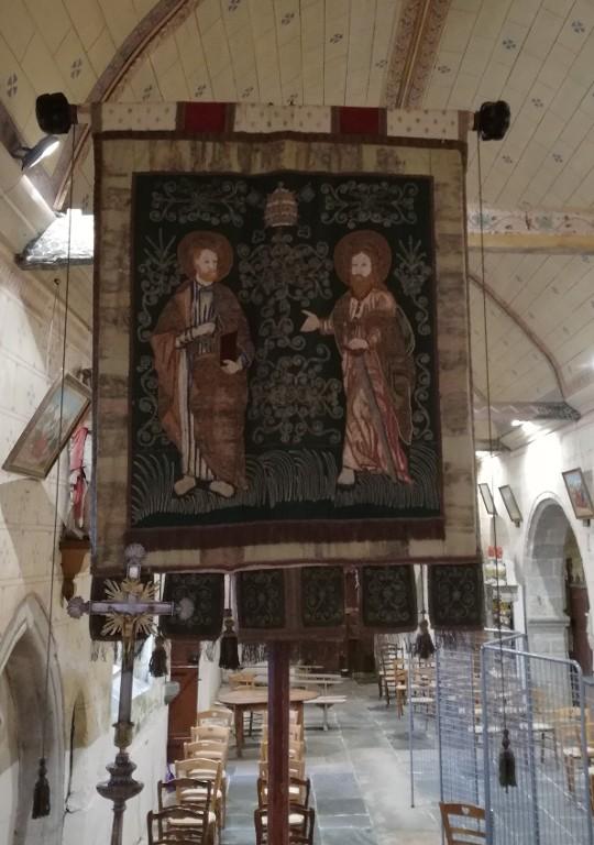 Bannière : saint Pierre et saint Paul, Crucfixion avec Marie Madeleine, église Saint-Théodore (Tréduder)