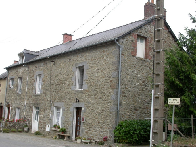 Alignement de maisons, 45-47 Rue de la Motte (Hédé)