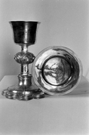 Calice, patène (1), église paroissiale Notre-Dame-des-Grâces (Plusquellec)
