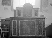 Ensemble du maître-autel : autel, retable, chapelle Saint-Pierre, Crancastel (Ploërmel)