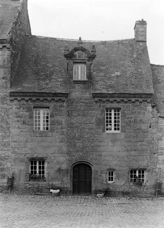 Maison, place de l'Eglise (Locronan)