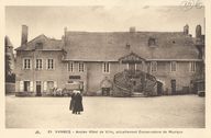 Maison commune, Place Lucien Laroche (Vannes)