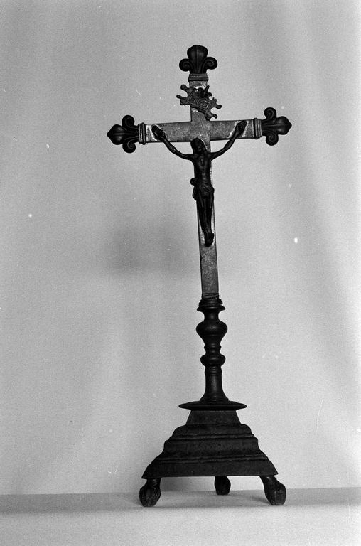 Croix d'autel (2), église paroissiale Notre-Dame (Bulat-Pestivien)