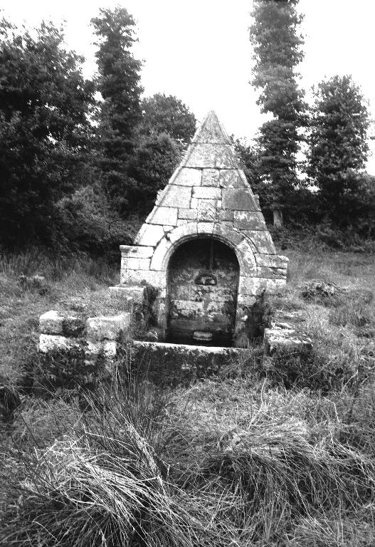 Fontaine de dévotion Saint-Nicolas, Saint-Nicolas (Malguénac)