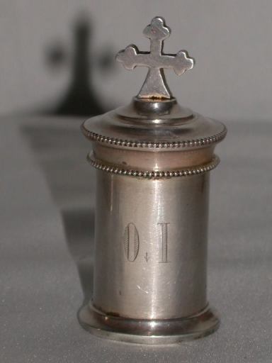 Ampoule aux saintes huiles 2