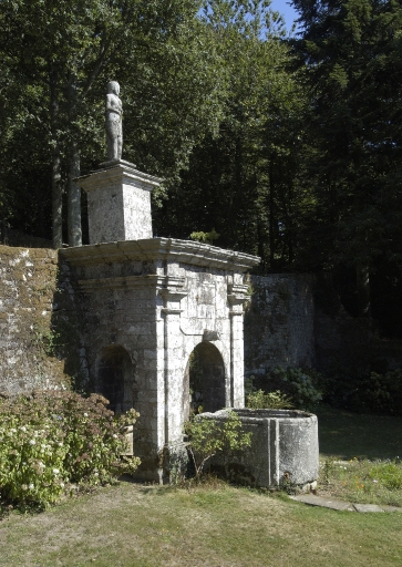 Monument dit la Vénus de Quinipily (Baud)