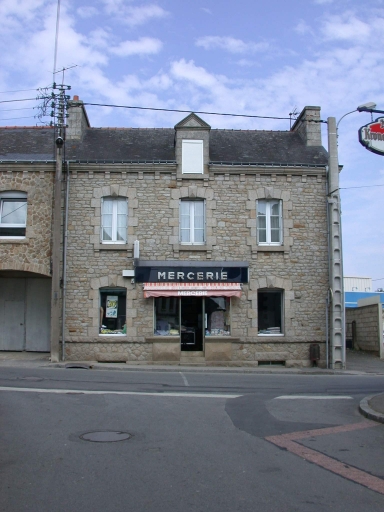 Maison, 30 rue de la République (Pluméliau fusionnée en Pluméliau-Bieuzy en 2019)