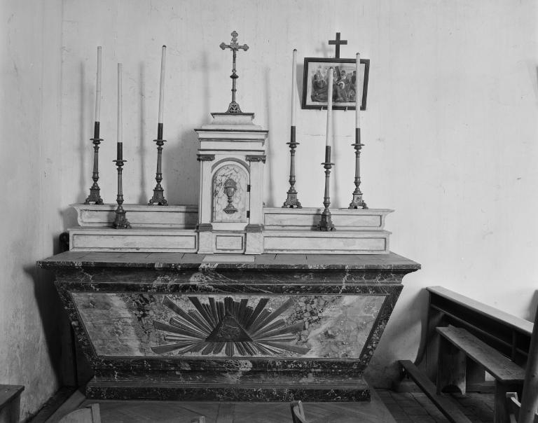 Autel, tabernacle, gradins d'autel (2) (autel secondaire, autel tombeau), chapelle Notre-Dame-du-Bon-Voyage (Séné)