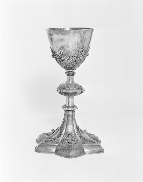 Calice, patène (3), prieuré Notre-Dame, église paroissiale, mairie (Île-d'Arz)