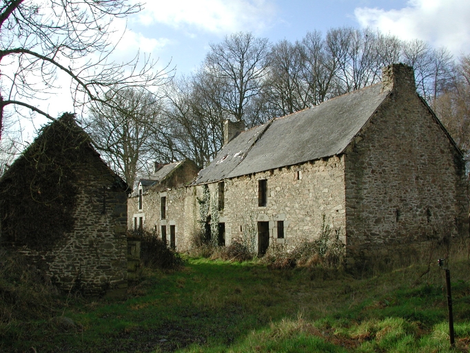Alignements de logis, la Saudraye (Saint-Pierre-de-Plesguen fusionnée en Mesnil-Roc'h en 2019)