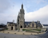 Enclos paroissial et église paroissiale Saint-Germain, place Charles De Gaulle (Pleyben)