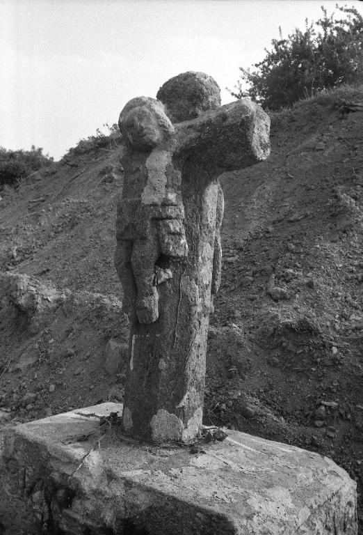 Croix monumentale, Perchenic (Kergrist)