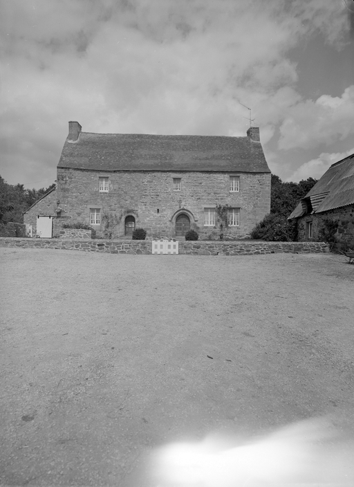 Manoir, Kermorzu (Saint-Adrien)