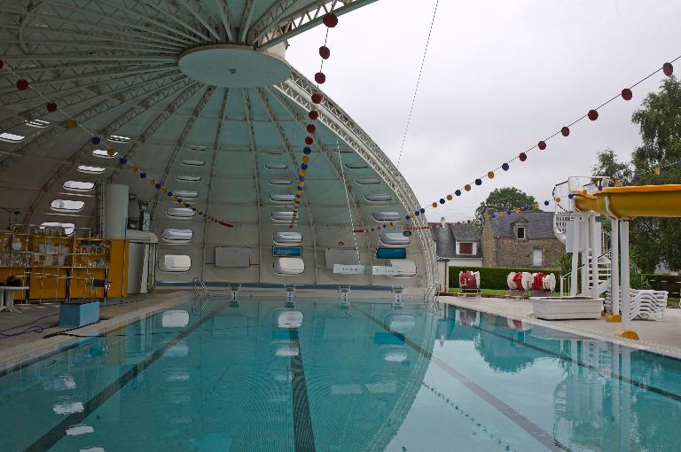 Piscine Tournesol, place du Champ de foire (Baud)