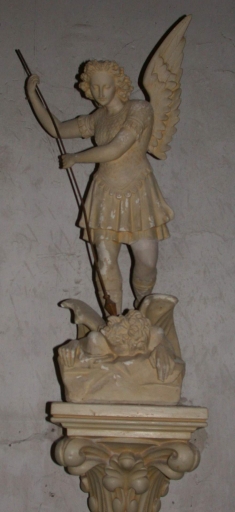 Statuette sur culot : saint Michel