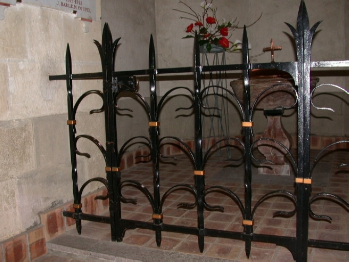 Clôture des fonts baptismaux