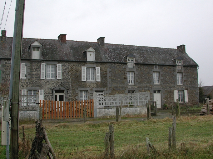 Alignement de maisons, la Roche Blanche (Saint-Pierre-de-Plesguen fusionnée en Mesnil-Roc'h en 2019)