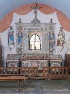 Ensemble de l'autel-retable : autel, retable, 2 gradins d'autel, 2 armoires, chapelle Notre-Dame de Cartudo (Pluherlin)