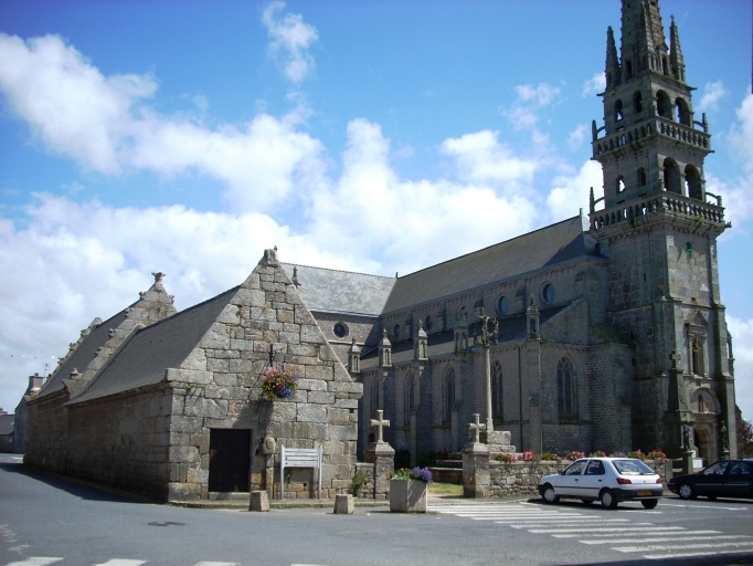 Église paroissiale Saint-Pierre, place de la Mairie (Plounéour-Trez fusionnée en Plounéour-Brignogan-plages en 2017)