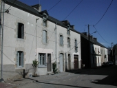 Maison à boutique, 8-10 rue de l'Église (Bains-sur-Oust)