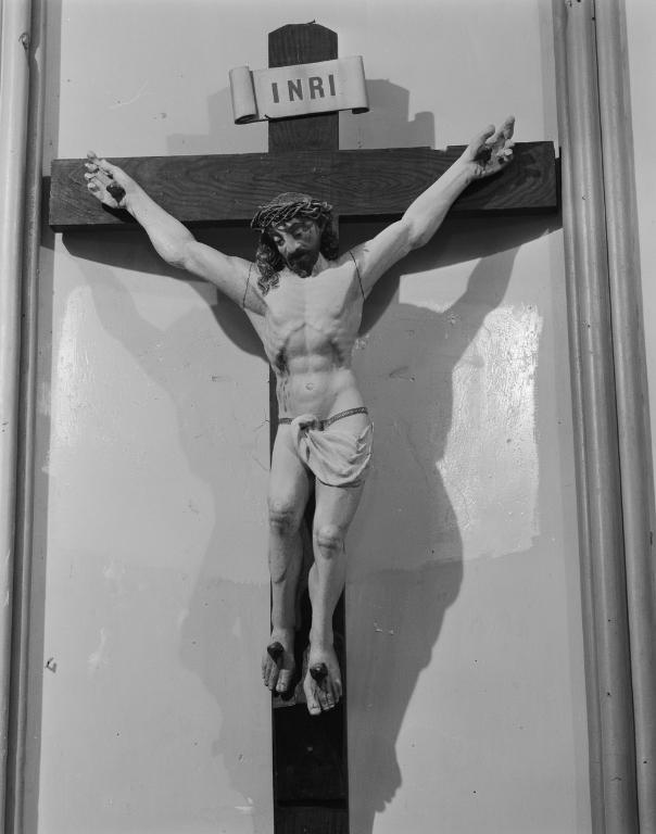Croix : Christ en croix, église paroissiale Saint-Michel (Île-aux-Moines)