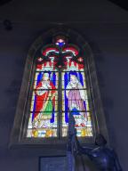 Verrière à personnages de la baie 1 : Saint Sosthène, Sainte Herminie, église Saint-Bertin (Guillac)