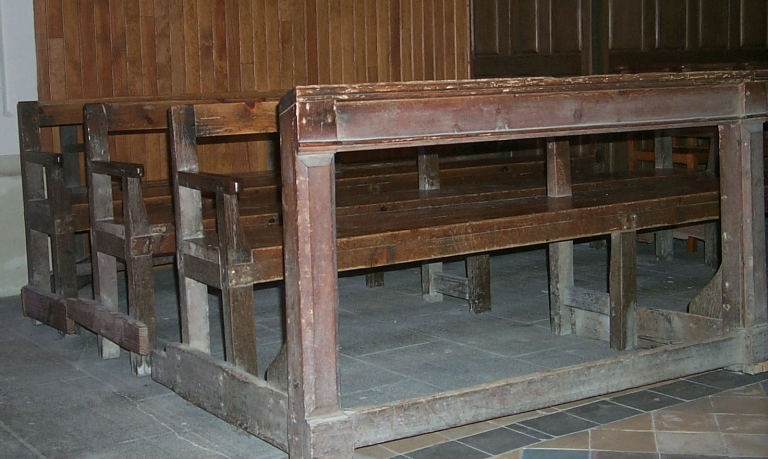 Ensemble de 4 bancs de fidèles