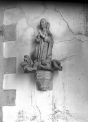 Statue (petite nature) : sainte Marguerite yssant du ventre du dragon, chapelle Notre-Dame-de-la-Consolation (Gourin)