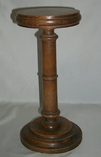 Ensemble de 7 tabourets d'église