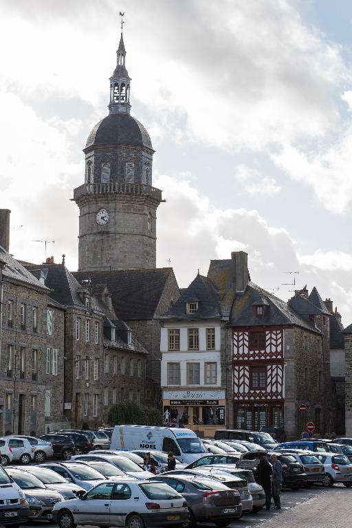 Deux maisons, 2, 4 parvis Saint-Jean (Lamballe fusionnée en Lamballe-Armor en 2019)