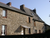 Alignement de deux maisons, voie communale numéro 7 (Saint-Symphorien)