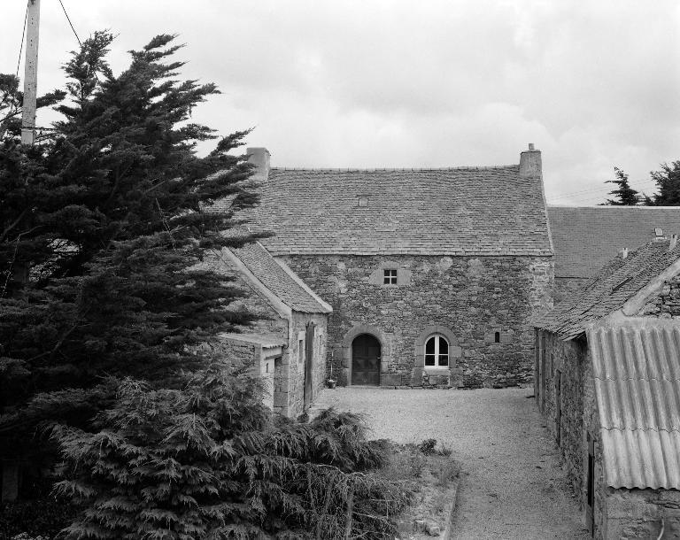 Manoir, le Grand Cloître (Sibiril)